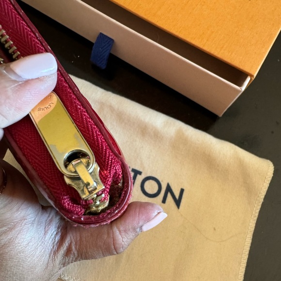 Authentic Louis Vuitton Zippy wallet- red vernis - Picture 4 of 16